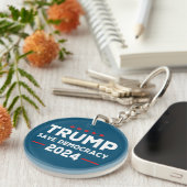 2024年の救トランプ民主主義トランプ キーホルダー (正面右)