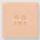2024年の桃の色とカスタムモノグラム名 ストーンコースター (正面)