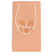 2024年の桃の色とカスタムモノグラム名 スモールペーパーバッグ (正面)
