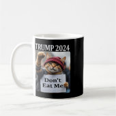2024年の食べトランプに猫を使わない コーヒーマグカップ (左)