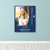 2024年のGraduate Navy Photoへのおめでとうモダン キャンバスプリント (インサイチュ (ウッドフロア))