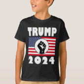 2024年アメリカ国旗の愛国者を掲げた最初のトランプ Tシャツ (正面)