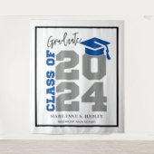 2024年クラスの青と灰色のフォトブース タペストリー (正面)