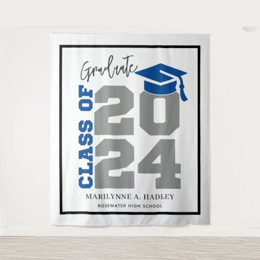 2024年クラスの青と灰色のフォトブース タペストリー (正面)