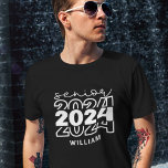 2024年シニア名学部 Tシャツ<br><div class="desc">ZazzleのTシャツスタイリッシュを使って声明を発表する準備をしろ！アカデミック祝な旅に向けて設計されたこのティーは、トレンドセッティングを行うすべての卒業生にとって欠かせない存在であり、高校や大学の冒険に備えたクラスプライドを見せるのに最適である</div>