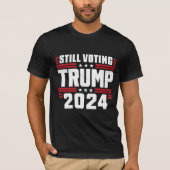 2024年トランプの愛国的なアメリカ国旗を未だ投票している Tシャツ (正面)