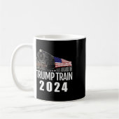 2024年トランプ列車に乗ってアメリカ国旗2 コーヒーマグカップ (左)