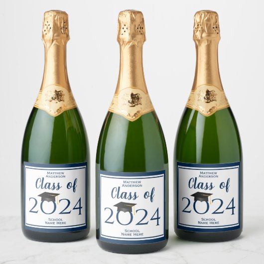 2024年ネイビーエレガントブルー卒業パーティーのクラス スパークリングワインラベル (ボトル)