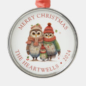 2024年フクロウパーソナライズされたファミリーメリークリスマス メタルオーナメント (正面)