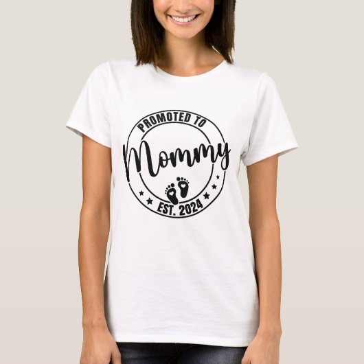 2024年ママ昇格 妊娠おめでた発表 Tシャツ (正面)