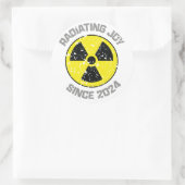 2024年以来の喜びを放つ放射シンボル ラウンドシール (バッグ)