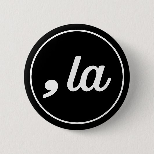 2024年大統領選挙のためのコンマLa Kamala Harris 缶バッジ (正面)