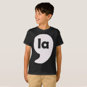 2024年大統領選挙のためのコンマLa Kamala Harris Tシャツ (正面フル)