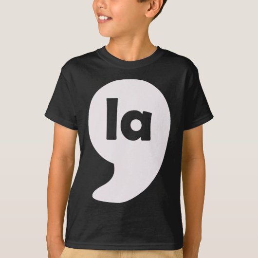 2024年大統領選挙のためのコンマLa Kamala Harris Tシャツ (正面)