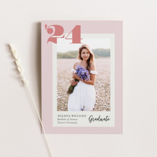 2024年度 ピンク ボールド モダン 卒業写真 4枚 卒業おめでとう 招待状