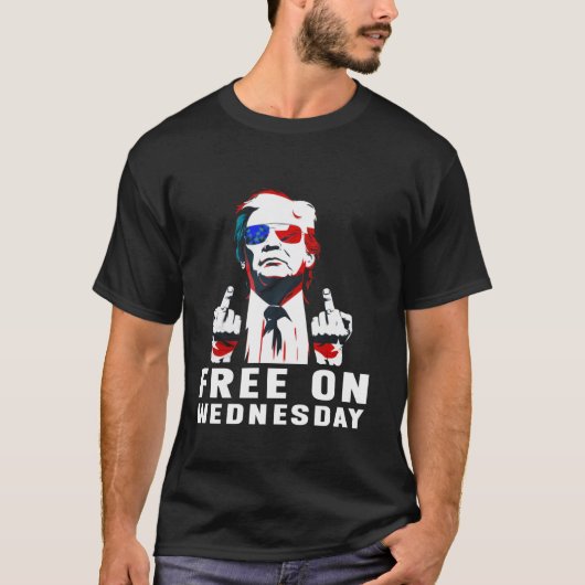2024年水曜日に無料の選挙トランプおもしろいバイデン氏 Tシャツ (正面)