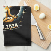 2024年皆既日食の犬 キッチンタオル (四つ折り)