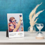 2024年皆既日食太陽の写真カップルのプレゼント フォトプラーク<br><div class="desc">2024年のトータル太陽のEclipseフォトカップルのギフトセラミックオーナメントは、この天のイベントの魔法を捉えた大切な記念品。このパーソナライズされたオーナメントはお気に入りの日食の写真と共にインスパイア、太陽と月と地球が並ぶ時の畏敬の念を表す。セラミック高品質製で、休日の装飾に最適な追加や、一年中の記念品。あなたはの祝天文学への愛や単に特別な記憶を大切にするかどうか、このオーナメントは何年も大切に思わ来せる。セラミック疑問に思オーナメントと共に宇宙の姿を捉えパーソナライズされたてみよう。</div>