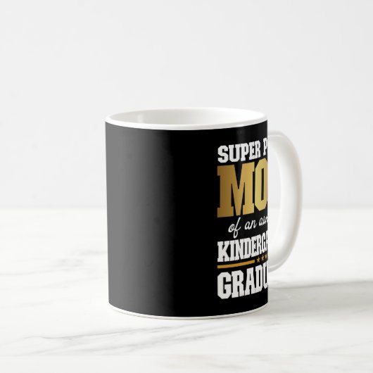 2024年誇りを持った幼稚園素晴らしの母 コーヒーマグカップ (正面右)