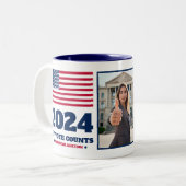 2024年選挙アメリカ国旗の青い写真 ツートーンマグカップ (正面左)
