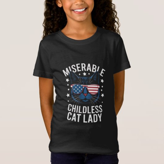 2024年選挙 子なし猫飼い フェミニスト 投票 Tシャツ (正面)