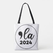 2024年選挙Kamala Harris Merch Comma おもしろい La トートバッグ (裏面)
