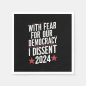 2024年、民主主義への恐怖を抱いて反対する スタンダードカクテルナプキン (正面)