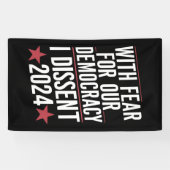 2024年、民主主義への恐怖を抱いて反対する 横断幕 (横)