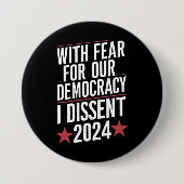 2024年、民主主義への恐怖を抱いて反対する 缶バッジ (正面)