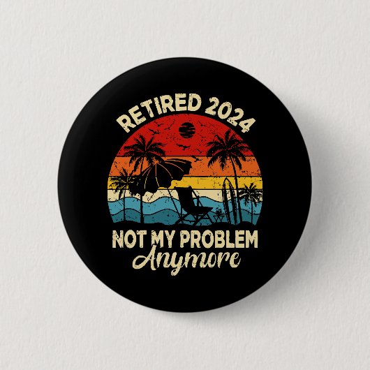 2024退職した年はもう私の問題ではないおもしろい 缶バッジ (正面)