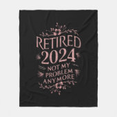 2024退職した年はもう私の問題ではない退職 フリースブランケット (正面)