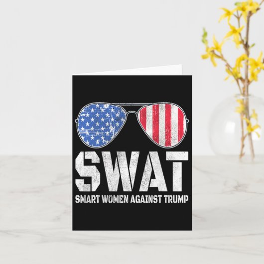 2024頭が切れる年トランプに対おもしろいする女性 カード (黄色い花)