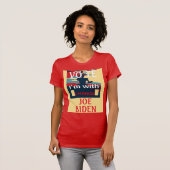 2024 カラフル私は彼と一緒にジョーバイデン氏アメリカに投票 Tシャツ (正面フル)