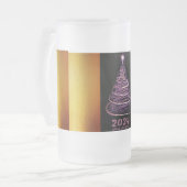 "2024:思い出すべき年 – 印刷されたマグカップ" フロストグラスビールジョッキ (正面左)