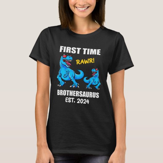 2024 Baby Announcement Dinosaur First Time Brothe Tシャツ (正面)