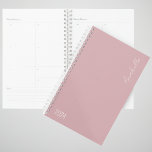 2024 Dusky Pink Week & Monthパーソナライズされたプランナー プランナー手帳<br><div class="desc">2024 Dusky Pink Month and Weekプランナーパーソナライズされたの紹介。組織のルーチンにエレガンスのtouchをもたらすようスタイリッシュに設計された洗練された仲間。このプランナーは機能性と美的な魅力をシームレスに融合させ、日々の計画と征服を喜ばせる。薄暗いピンク色のカバーは、洗練された外観のトーンを設定モダンし、あなたのスケジュールのための微妙で暖かい背景を提忙し供する。プランナーを開くと、シンプルさと効率のバランスを取った考えより良いレイアウトを見つけることができます。パーソナライズするオプションを使用して、独自の名前を追加するか、または2024プランナーは、受信者の名前を追加するのに最適な贈り物を作る。2024年のデュスキーピンクパーソナライズされたプランナーは時間管理のための単なるツールではない。それはあなたのスタイルの反映であり、組織的な生活の重要性の証である。</div>