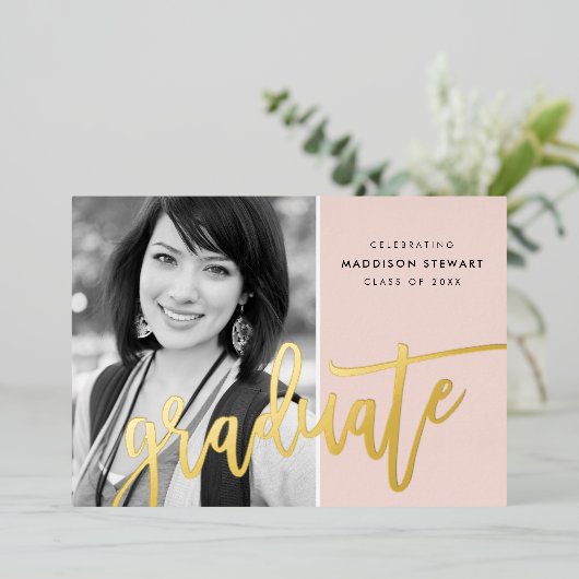 2024 GRAD写真書道モダン赤面ピンク金ゴールド 箔招待状 (立ち正面)