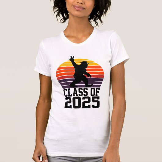 2025おもしろい年のビッグフット級 – 卒業2025 Tシャツ (正面)
