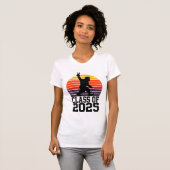 2025おもしろい年のビッグフット級 – 卒業2025 Tシャツ (正面フル)