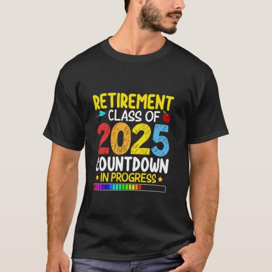2025おもしろい年の定年退職クラス Tシャツ (正面)