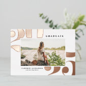 2025はっきりしたタイポグラフィ写真卒業バラ金ゴールド 箔招待状 (立ち正面)