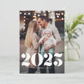 2025はっきりしたタイポグラフィ縦型写真新年 シーズンカード (スタンド正面)