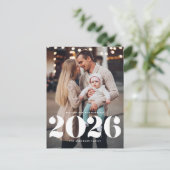 2025はっきりしたタイポグラフィ縦型写真新年 シーズンポストカード (スタンド正面)
