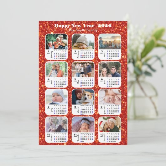 2025カレンダファミリー12フォトコラージュフェスティバル赤 シーズンカード (スタンド正面)