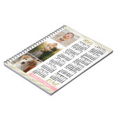 2025カレンダー赤面ピンク金ゴールドファミリーフォトコラージュ ノートブック (左側)