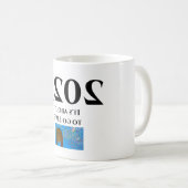 2025今まさに生きようとしている コーヒーマグカップ (正面右)