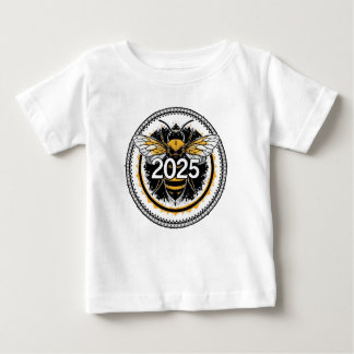 2025年にブンブン飛ぶ：蜂のための年！ ベビーTシャツ