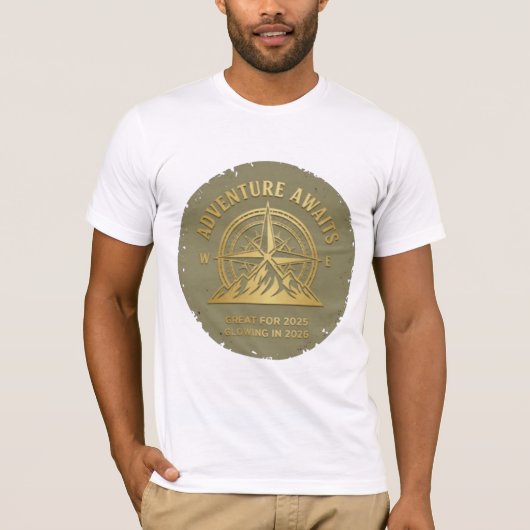 2025年の光るコンパス・マウンテン・アウトドアTシャツ Tシャツ (正面)