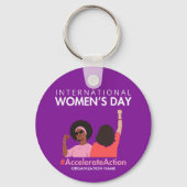 2025年の女性国際的デーのアクションを加速 キーホルダー (裏面)