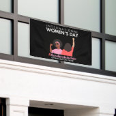 2025年の女性国際的デーのアクションを加速 横断幕 (ビルの外側)